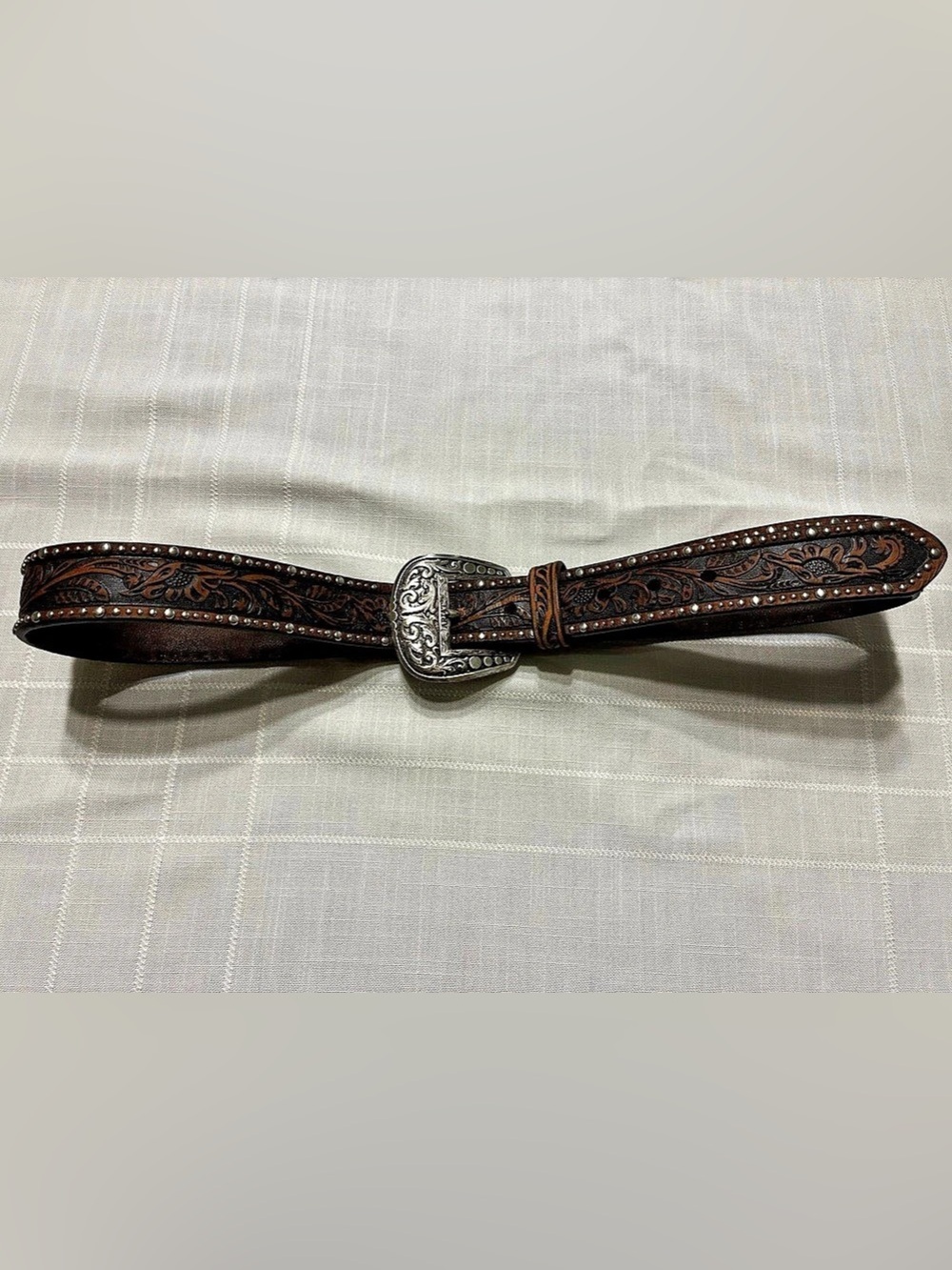 Womenβs Ariat Tooled Leather Belt With Silver Buckle And Silver Stud Accents
